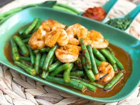 Sautéed green beans in red curry paste with a medley of Thai spices